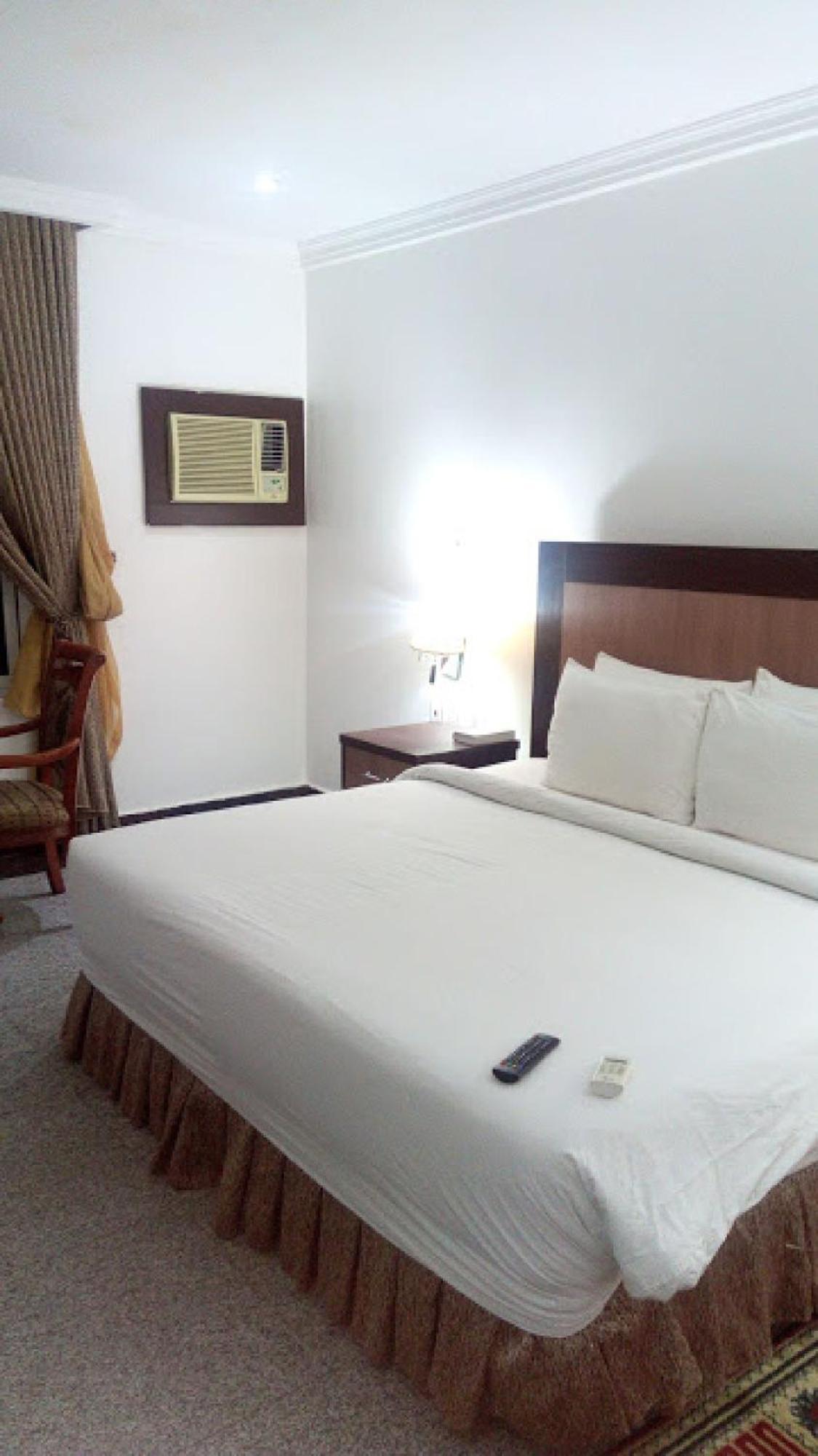 Room In Bb - Immaculate Royal International Hotel Overri Kültér fotó