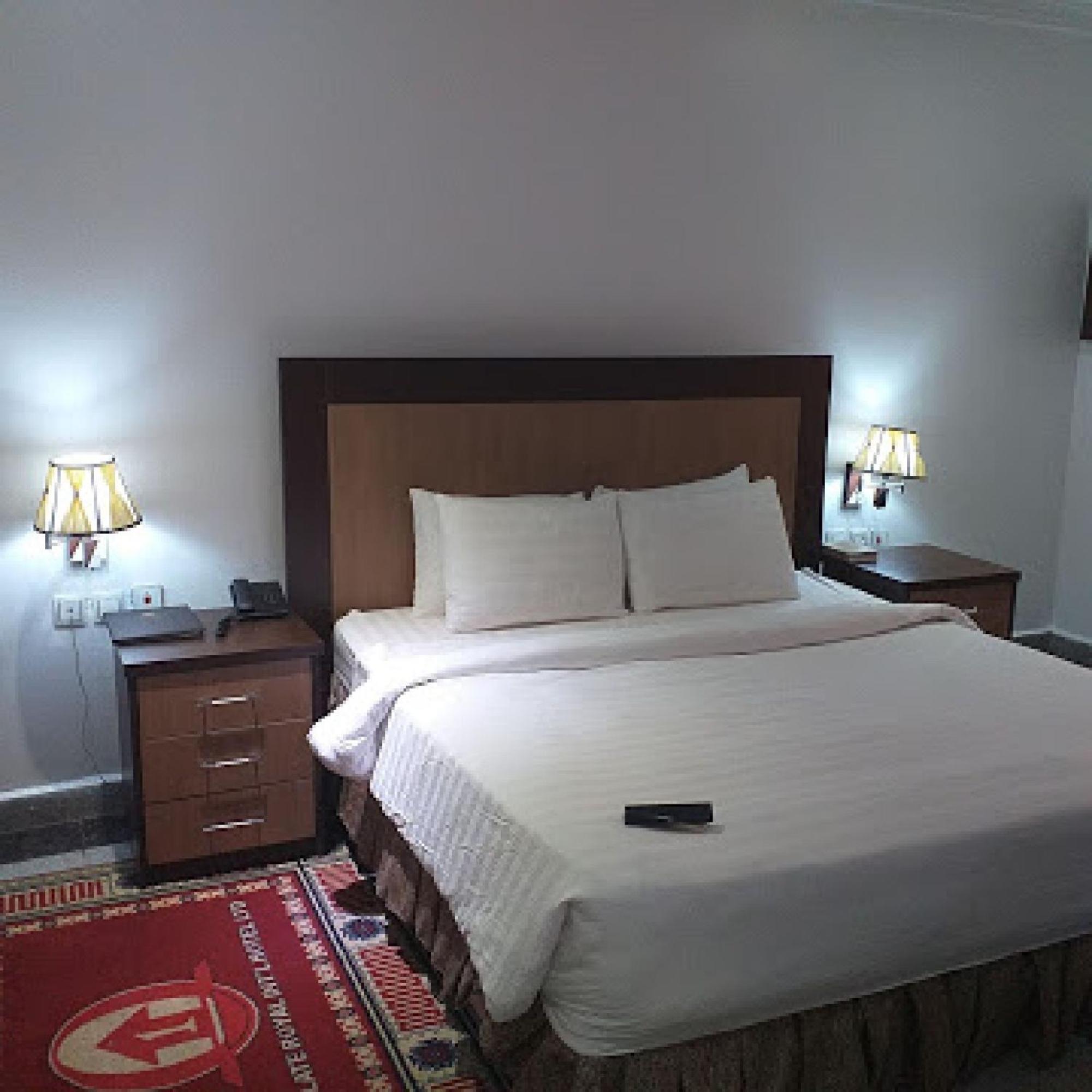 Room In Bb - Immaculate Royal International Hotel Overri Kültér fotó